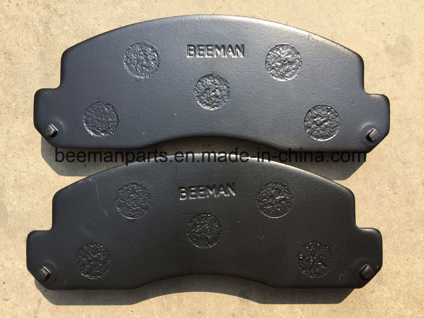 High Quality Ceramic Car Auto Parts Disc Brake Pad for Coaster D2052