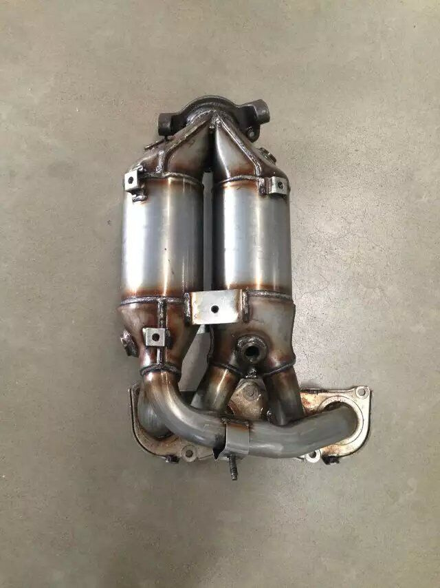 Automobile Exhaust Manifold and Catalyst for Toyota