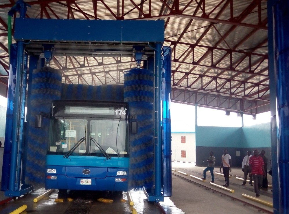Three Brushes Bus Wash Machine Price