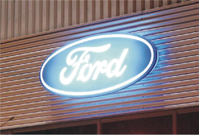 Vacuum Coating Side Glowing Plastic Car Logo Signage
