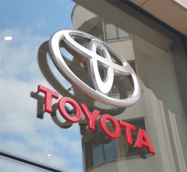 Custom High Quality Wall Mounted Acrylic LED Illuminated Car Logo and Names