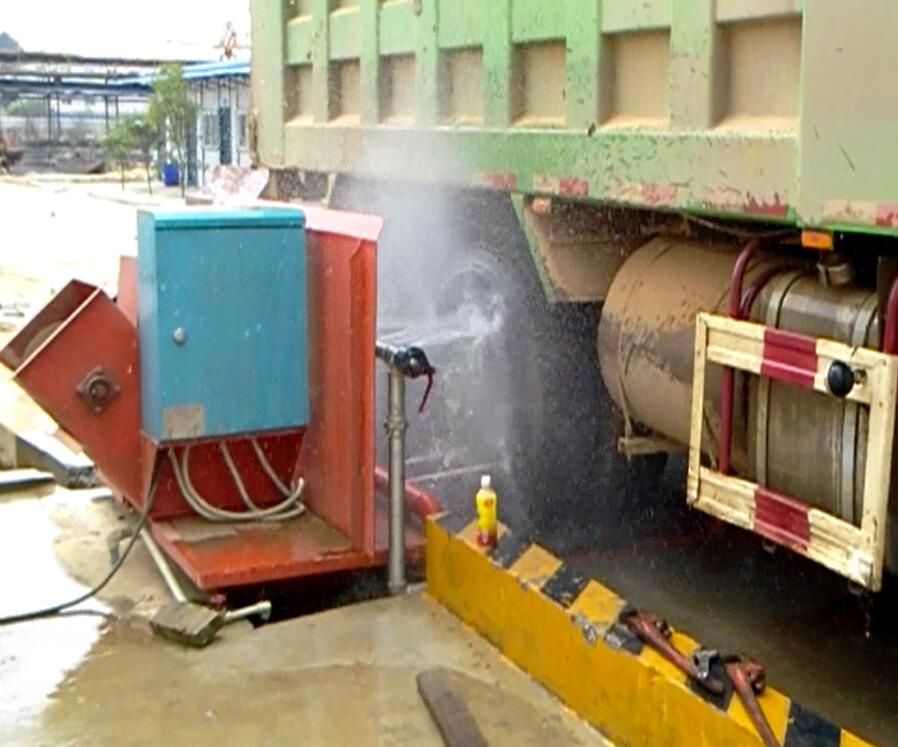 Automatic Truck Wheel Pressure Washer