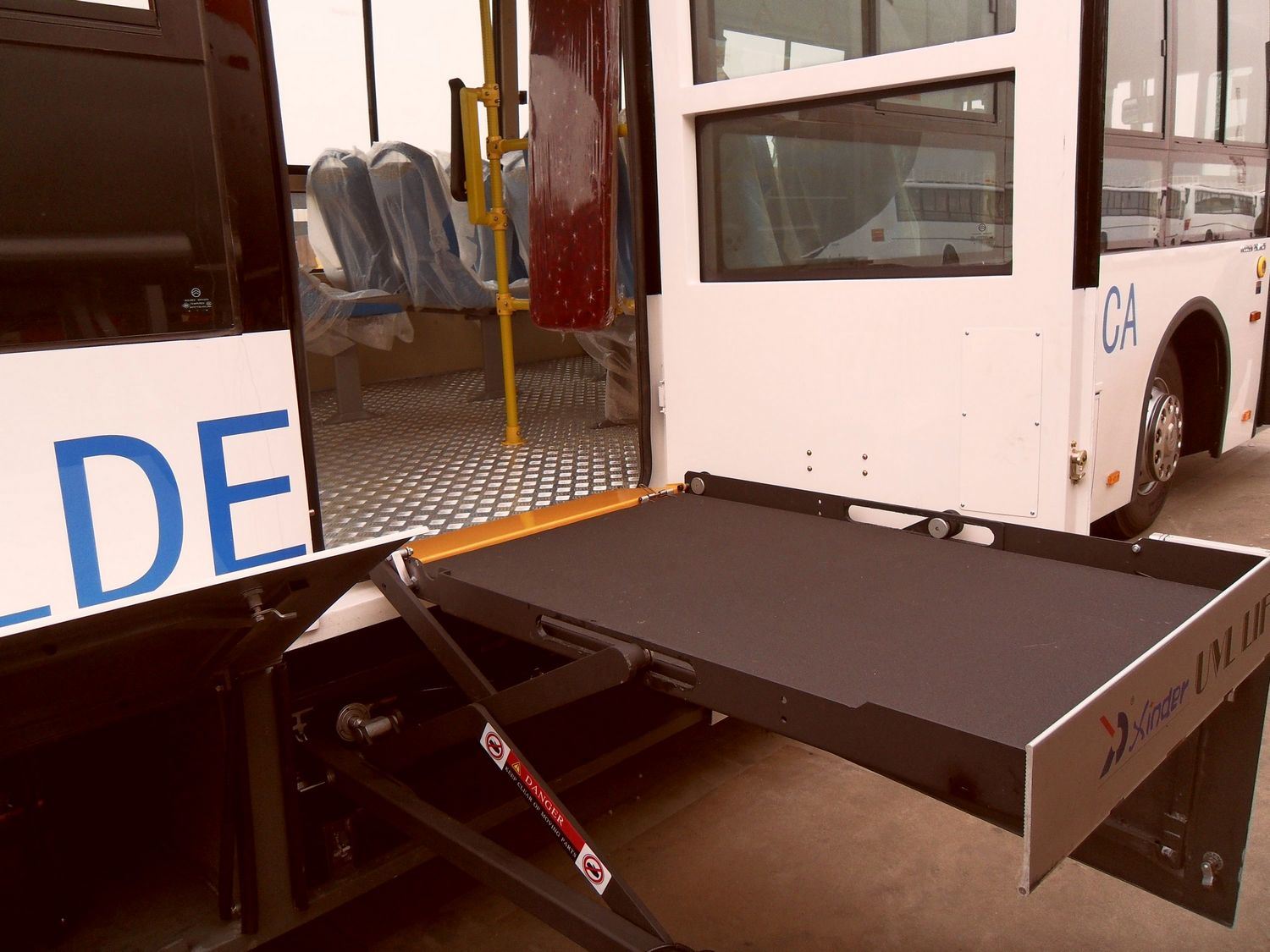 CE Hydraulic Wheelchair Lifts for Bus