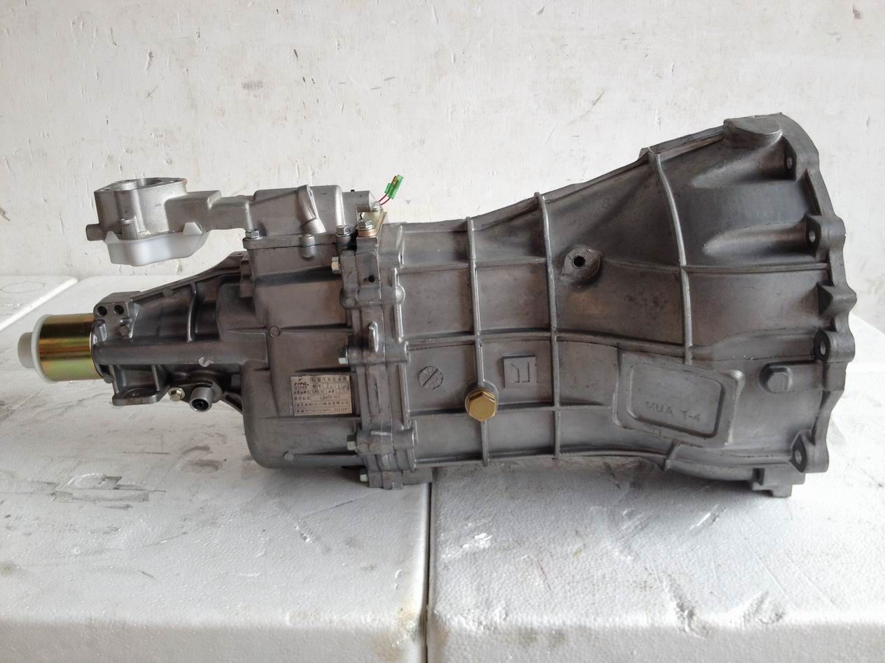 High Quality Auto Parts D-Max Oil Engine Gearbox