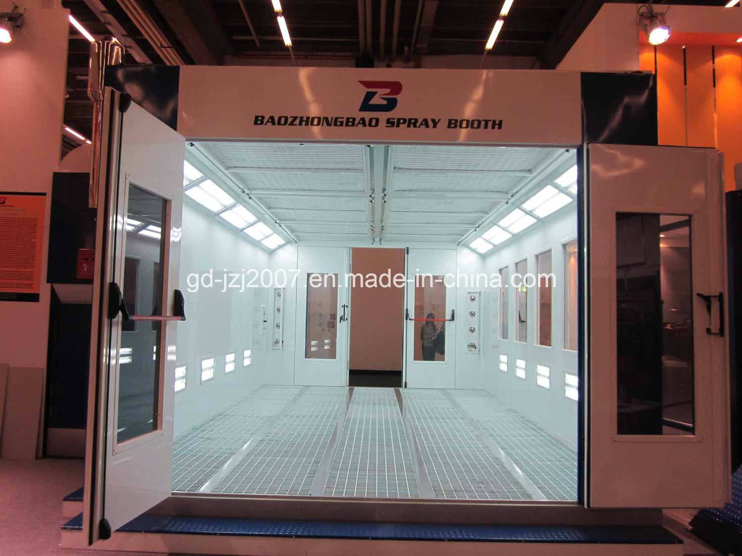 Auto Spray Booths for Car Painting in Car Service Workshop