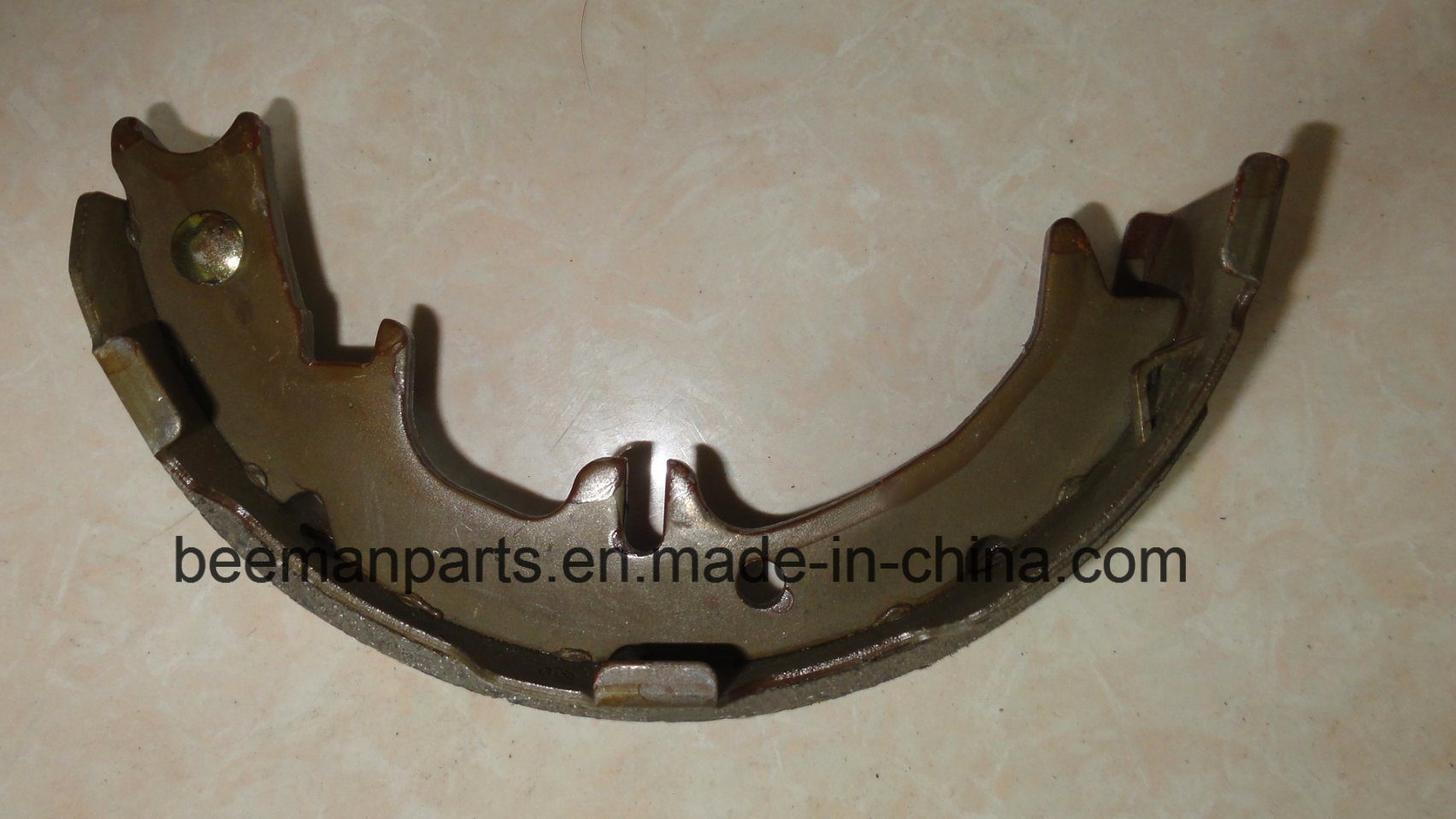 China Manufacturer Auto Parts Hand Brake Shoe for RAV4