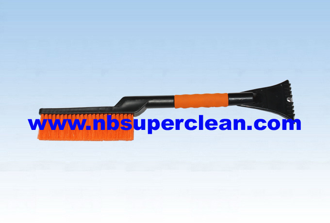 57cm Aluminium Snow Cleaning Brush with Ice Scraper (CN2204)