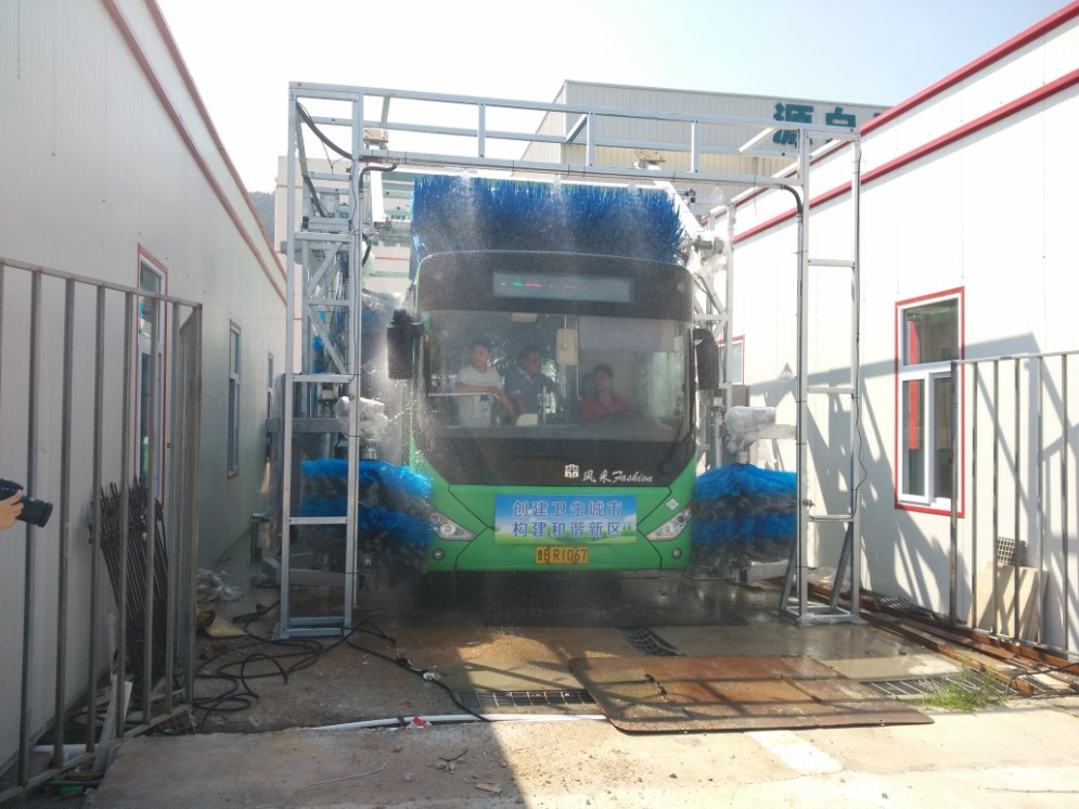Drive-Through Bus and Truck Washing Equipment
