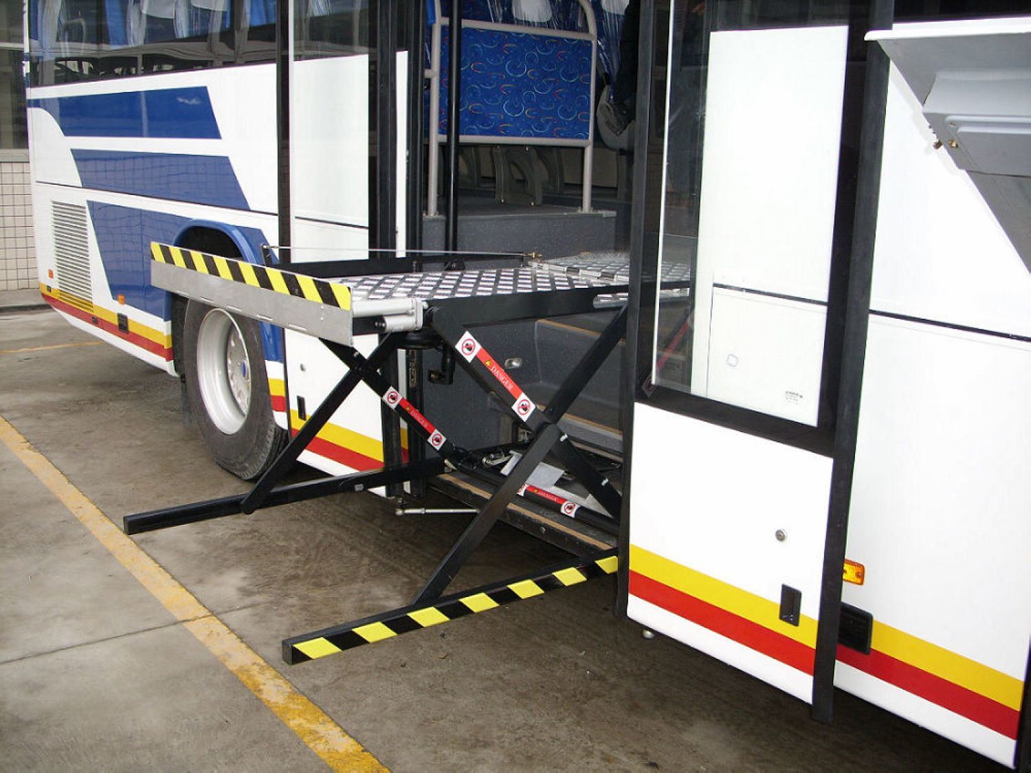 Wl-Uvl-700 Bus Wheelchair Lift with CE Certificate Load 300kg