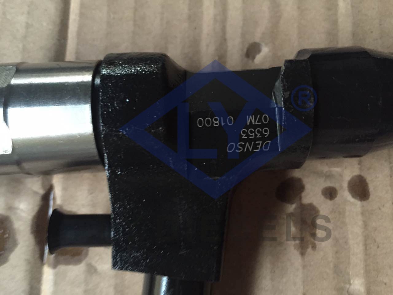 Common Rail Diesel Engine Spare Parts Injector 095000-6353