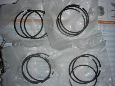 Auto Engine Parts Cummins Piston (3907163 3928673)