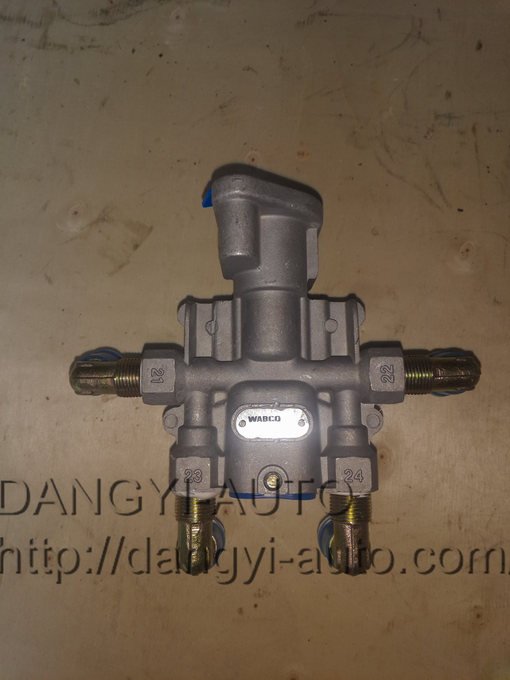 Relay Valve for HOWO, Str, Higer, Yutong.