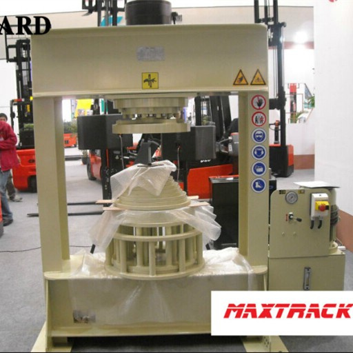 120ton Solid Forklift Tire Press Machine Wiith Arm Lifting