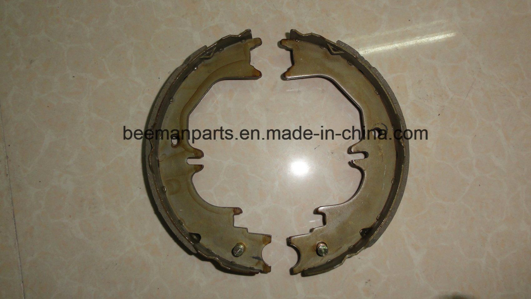 High Quality V8 Hand Brake Shoe for Landcruiser