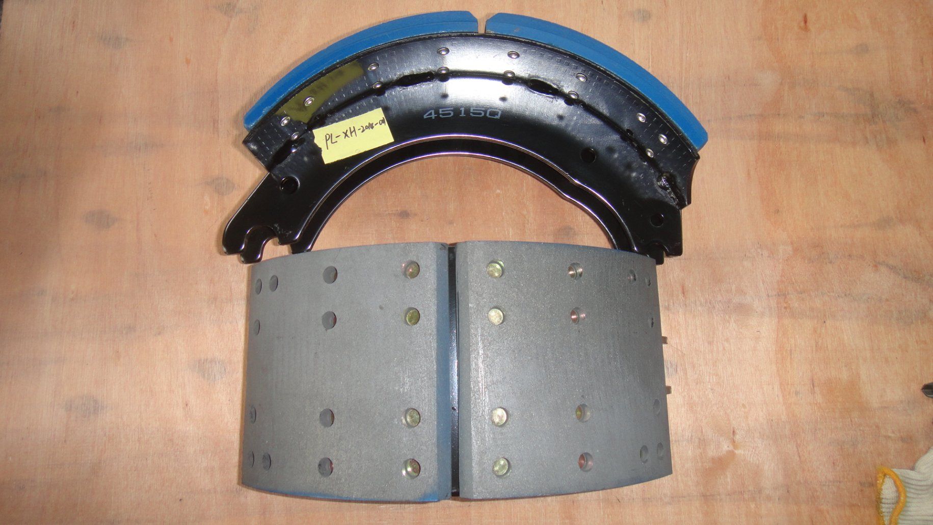 Cast Iron Auto Brake System Truck Disc Brake Shoe for Mercedes-Benz