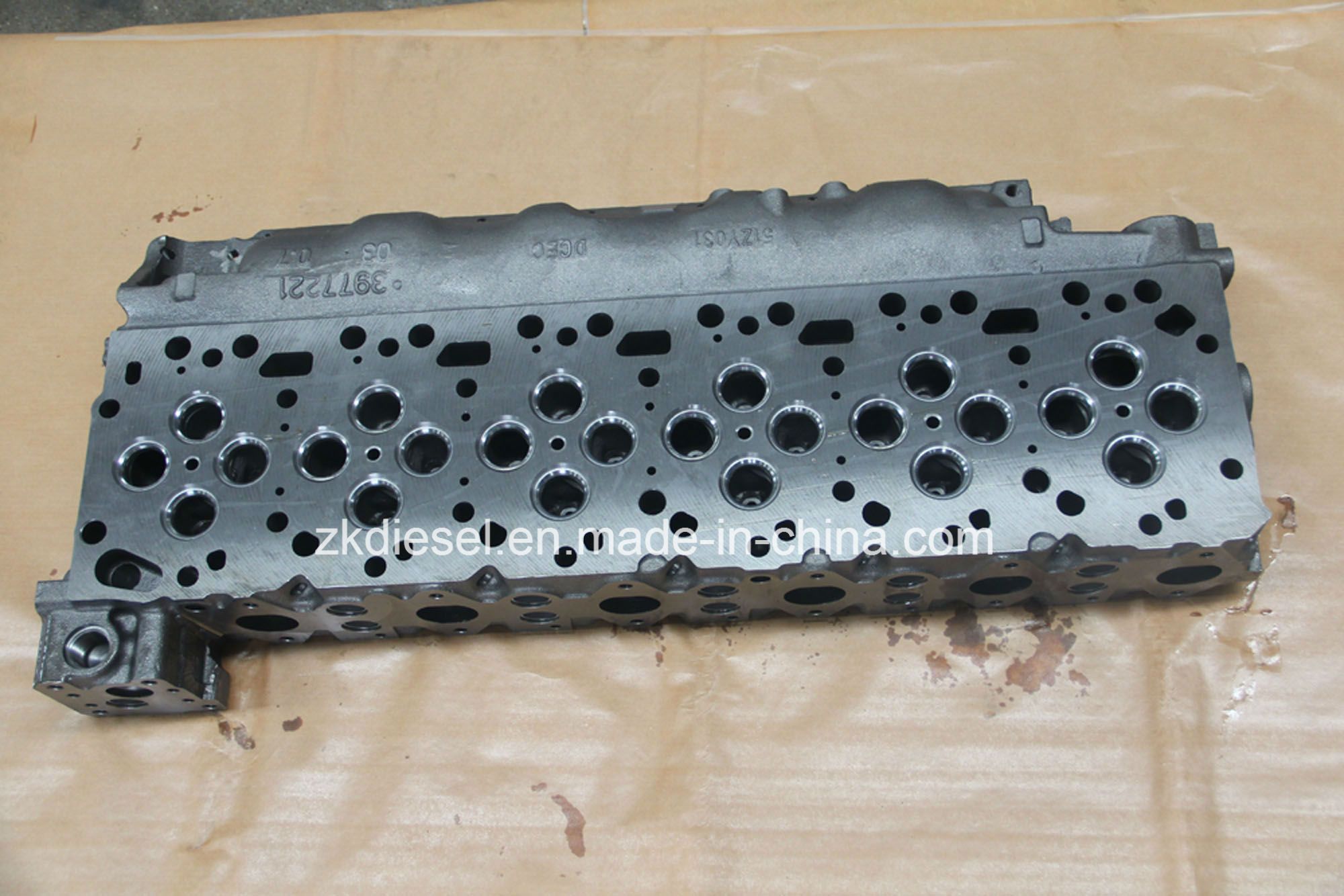 Auto Spare Parts Cummins Isb6 Diesel Engine Cylinder Head Assy 4936081