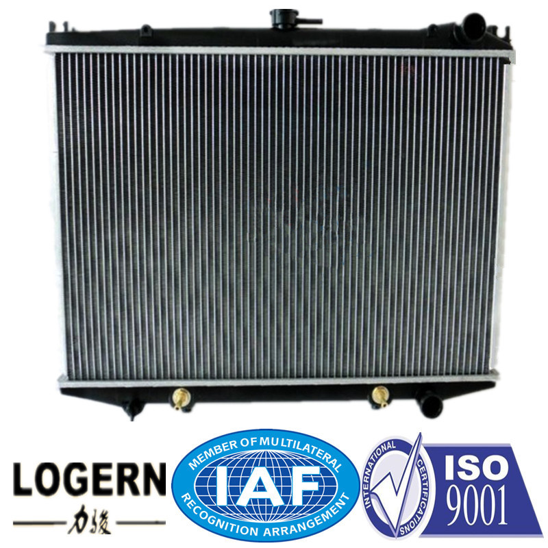 Auto Radiator for Nissan Terrano/Pathfinder/Hardbody'87- at Dpi: 314