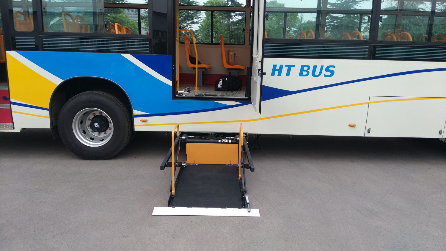 Power-Driven Wheelchair Lifting Platform for Passenger with CE Certificate