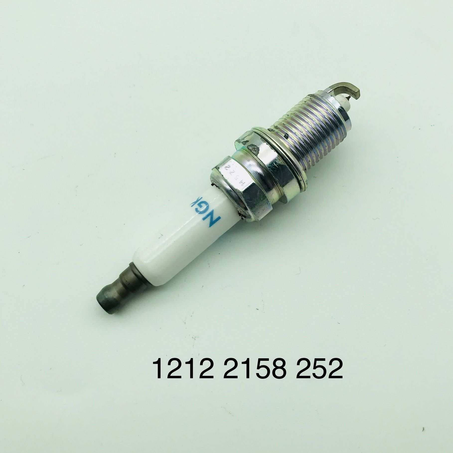 Auto Parts Spark Plug 12122158252 for BMW E46 E53 X1X5