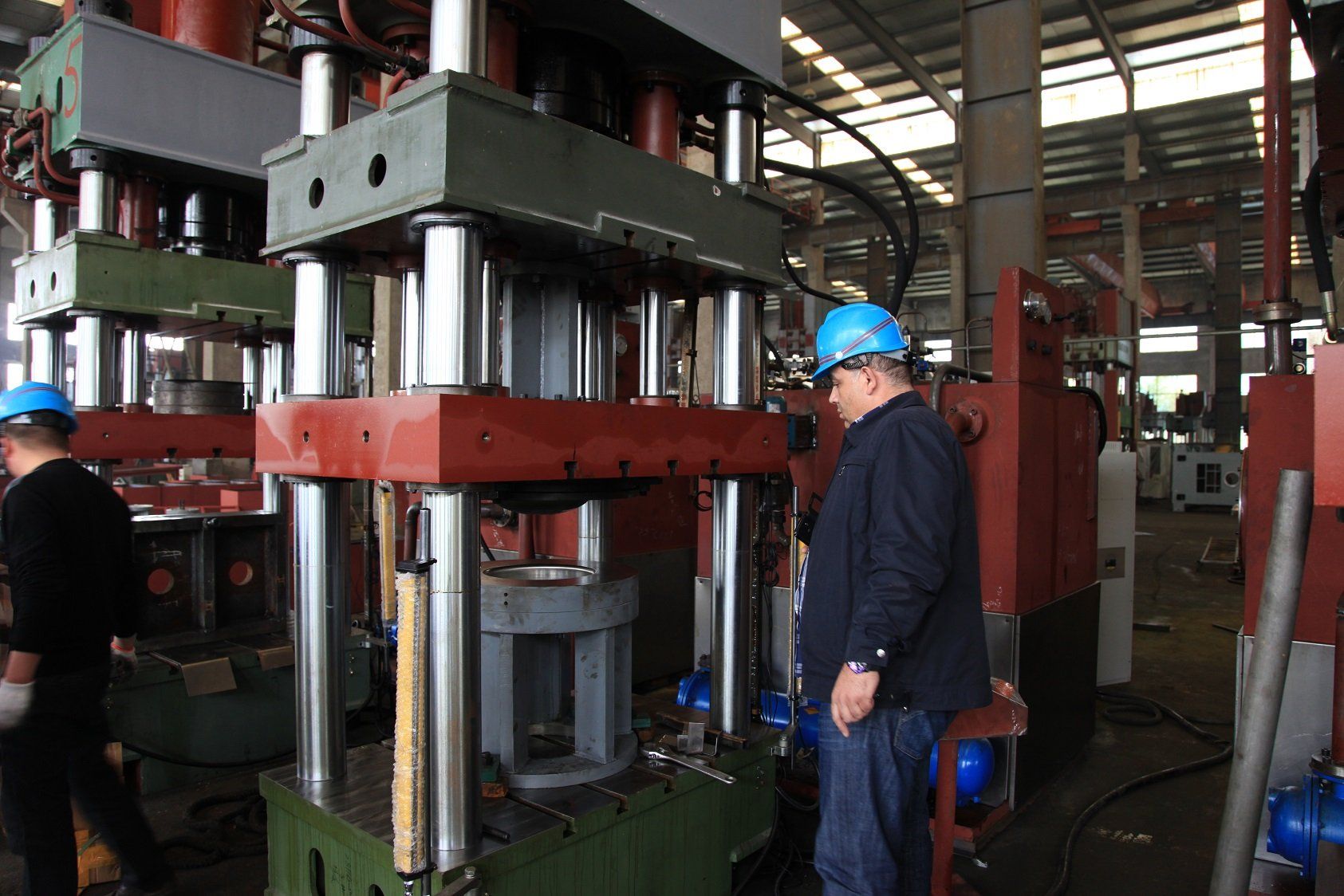 12.5kg/15kg LPG Gas Cylinder Manufacturing Equipments Deep Drawing Shell Drawing Machine
