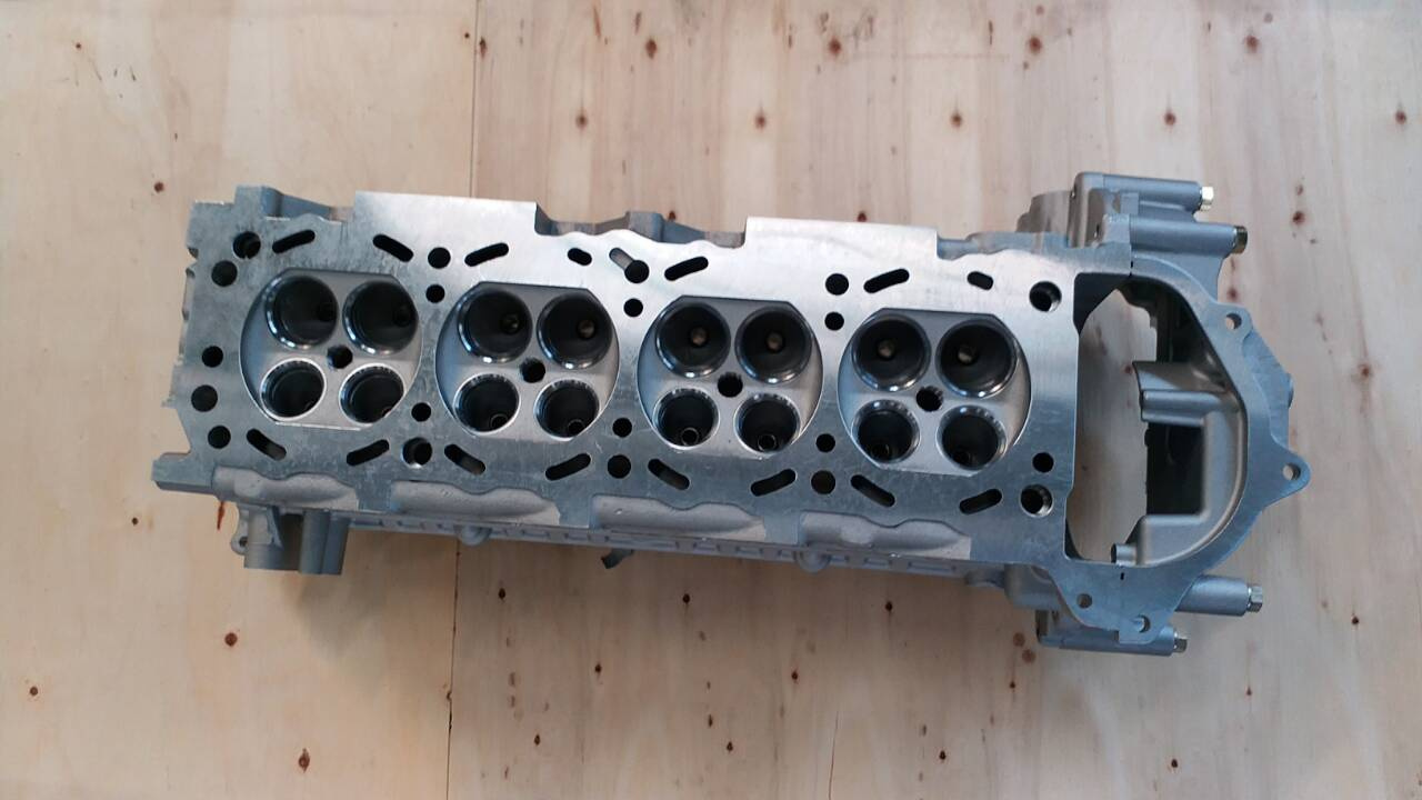 Cylinder Head for Nissan Urvan Ka24de-16 Valve