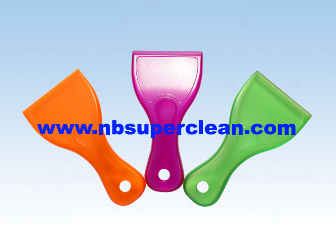 Best Novelty Plastic Car Window Ice Scraper (CN2102)
