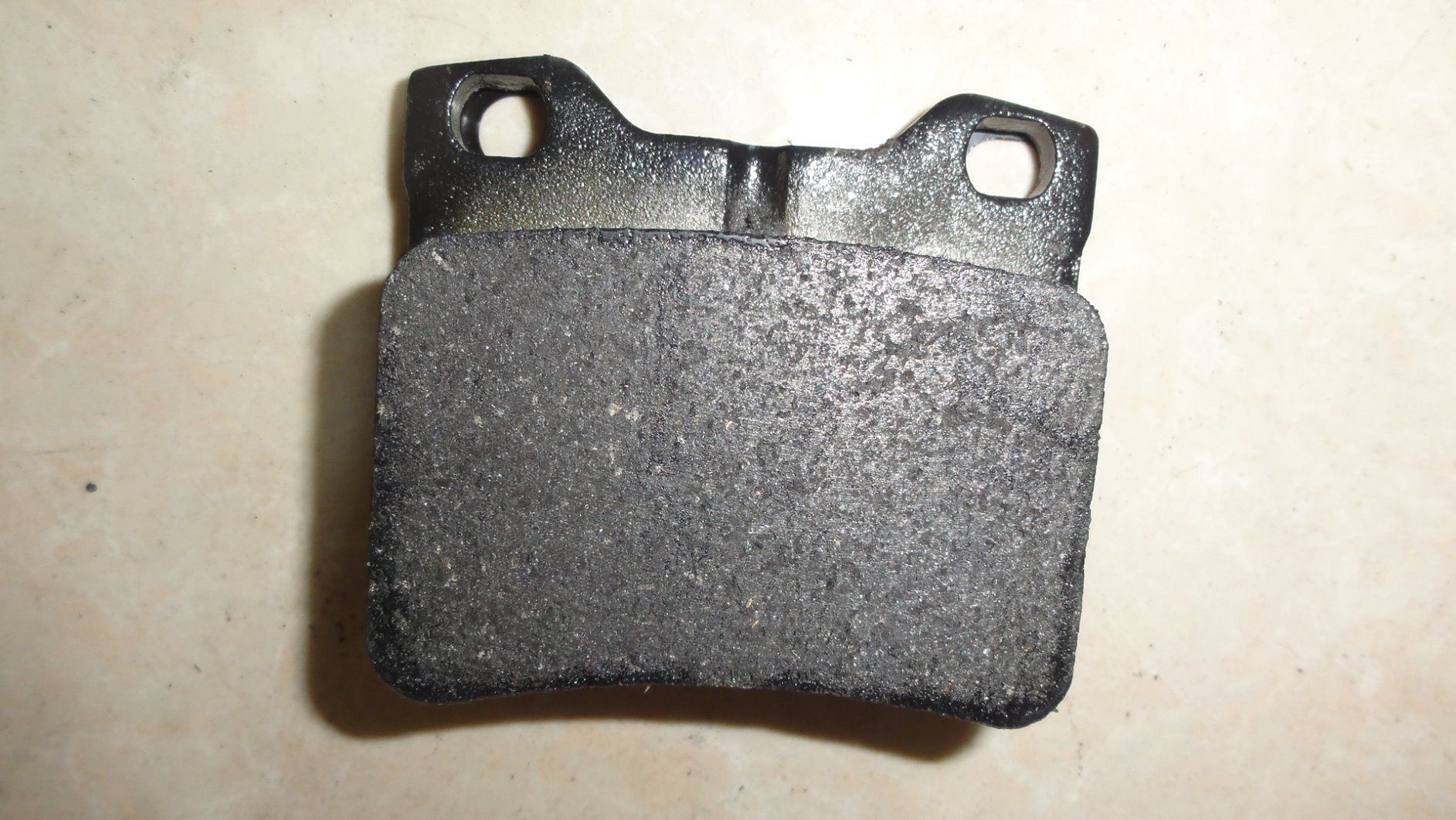 China Manufacturer Auto Parts Brake Pad for Peugeot 406 Back