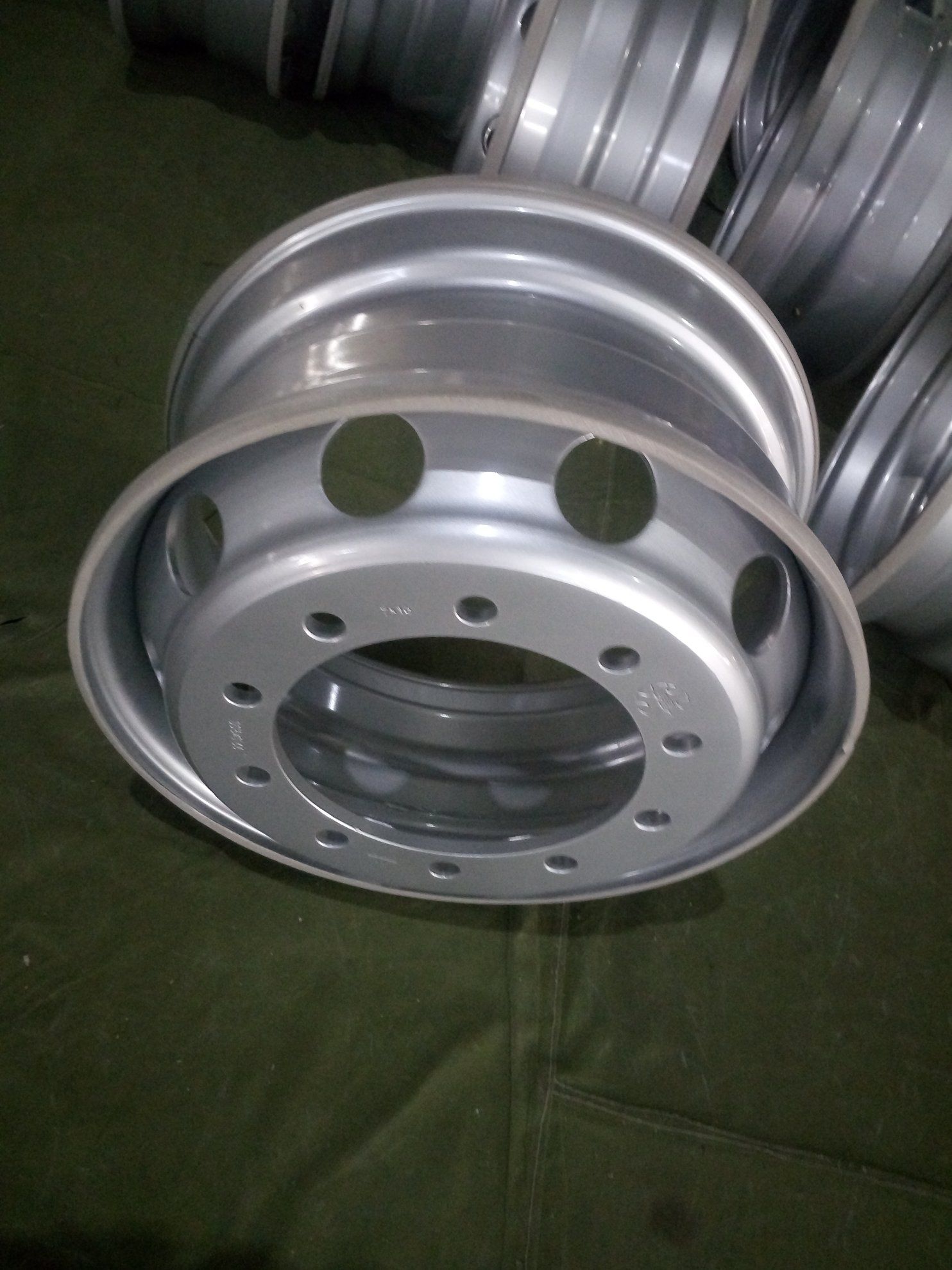 22.5X9.00 Cheap Price Steyr Truck Wheel Rim, Truck Wheel Hub, Wheel 22.5 Inch