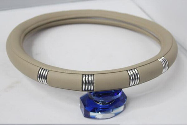 The Production of Wholesale Leather Imitation Leather Steering Wheel Covers (BT7163)