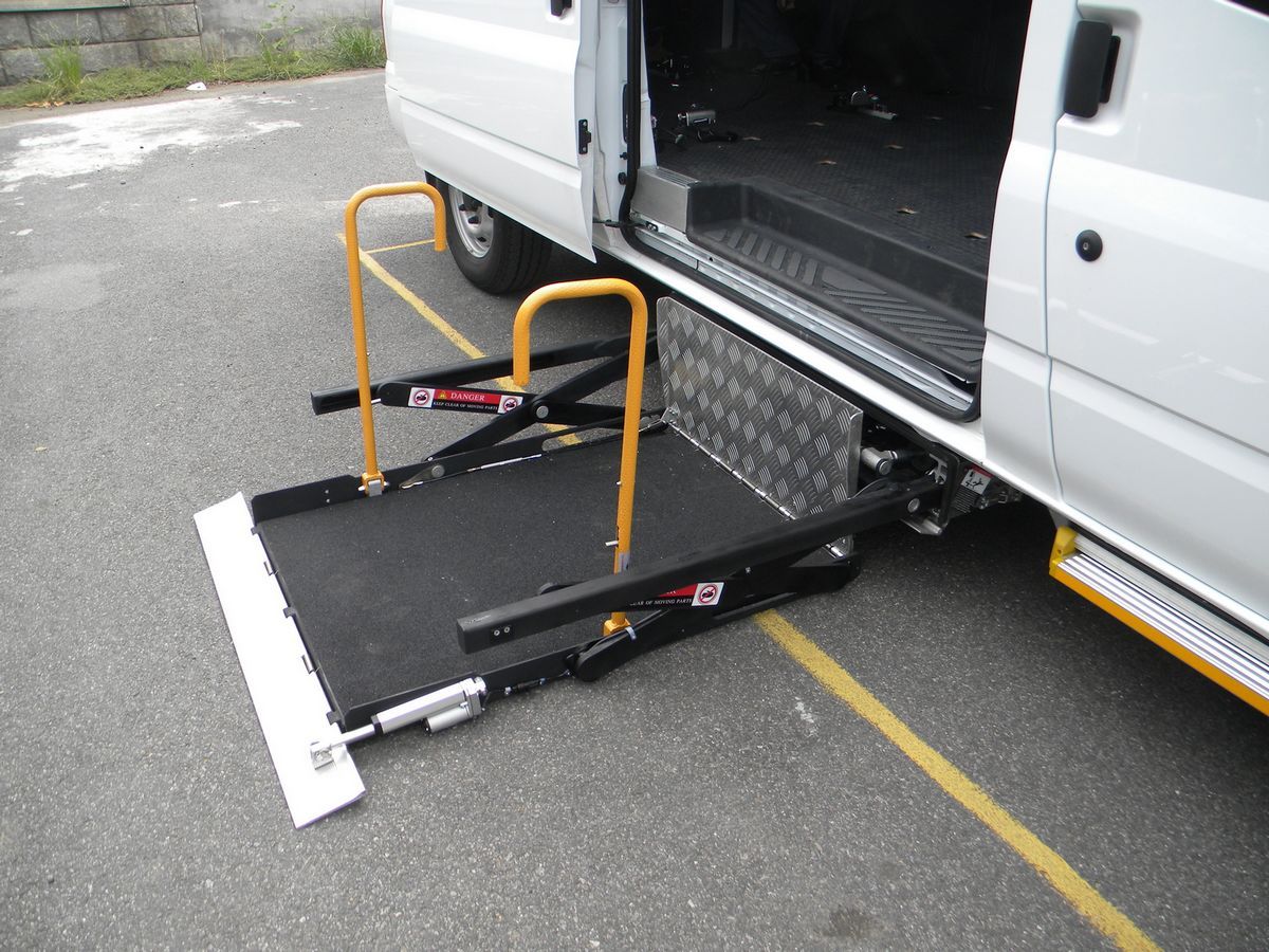 Wheelchair Lift for Van Can Load 300kg Install in Middle Door