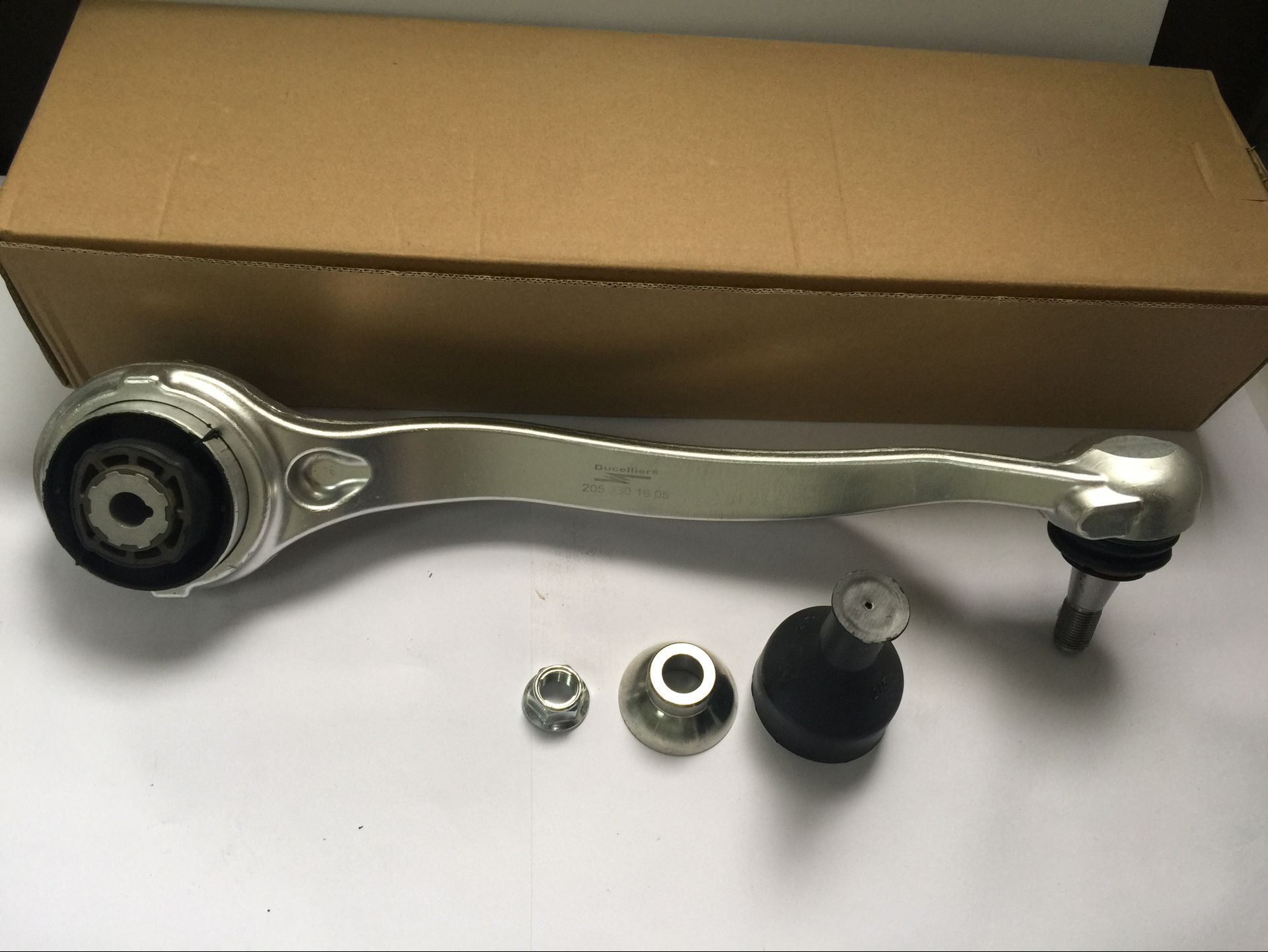 Auto Parts Front Axle Right Contorl Arm2053301605 for Benzw205