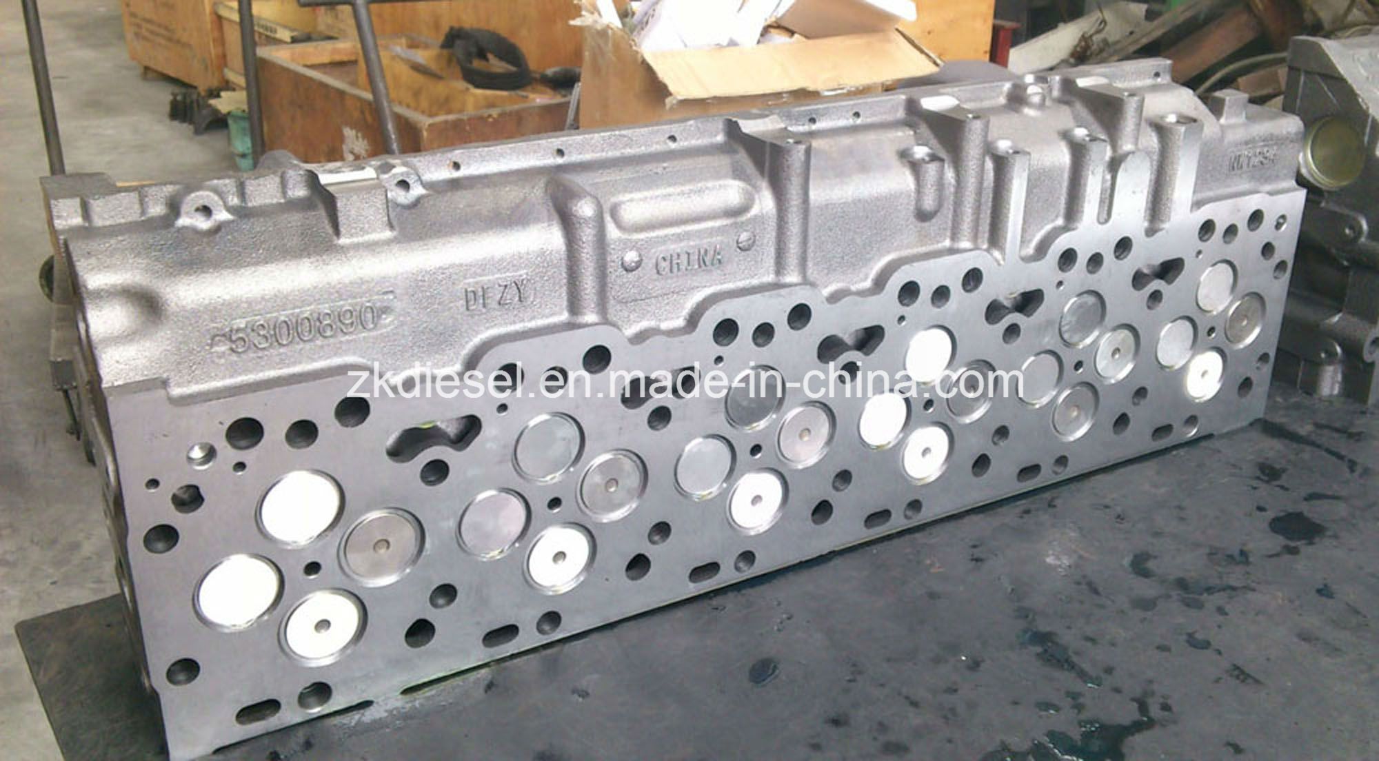 Engine Parts Cummins Isc8.3 Diesel Engine Truck Cylinder Head 4942118