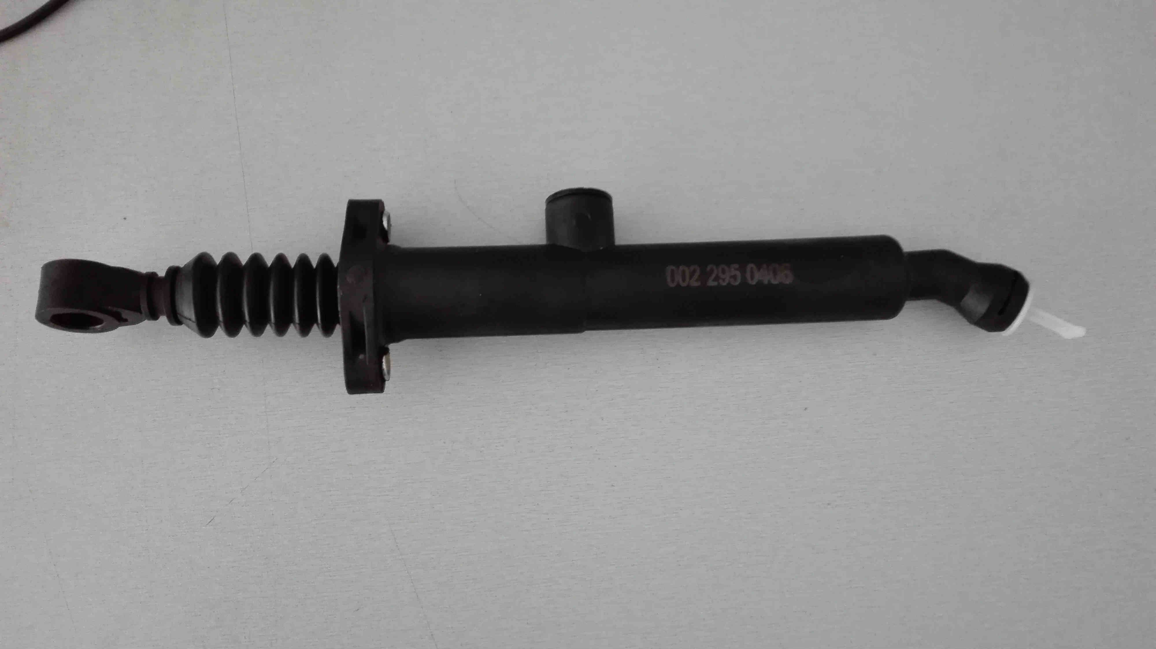 MB Clutch Master Cylinder A0022950406