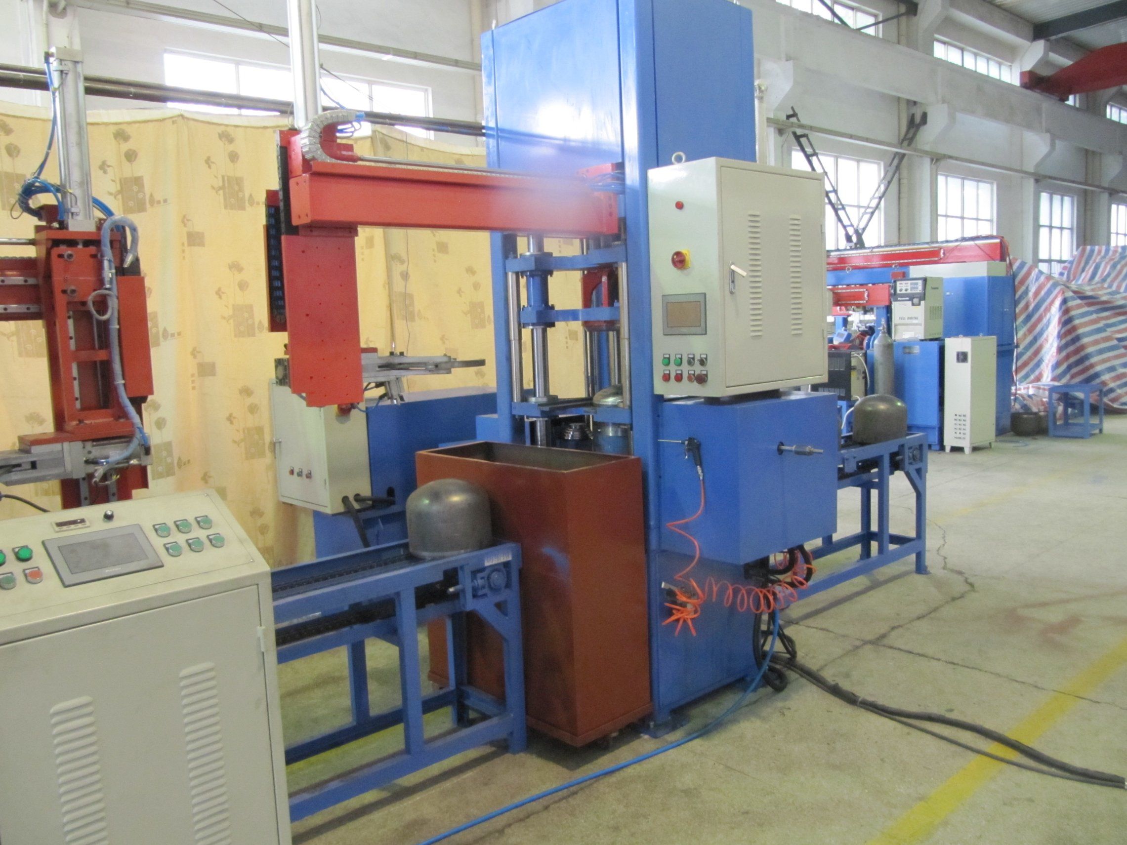 12.5kg/15kg LPG Gas Cylinder End Dish Necking Machine