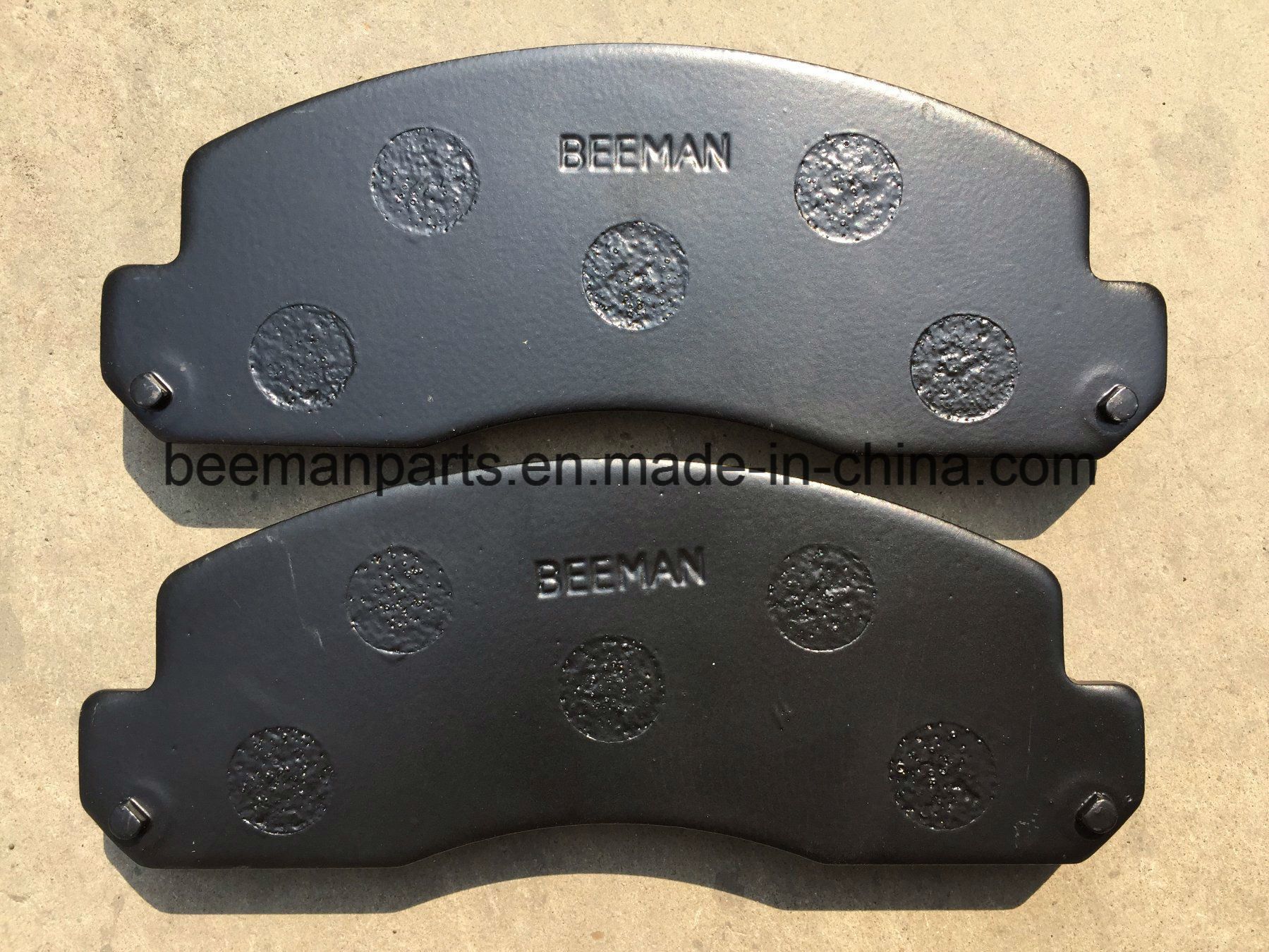 High Quality Ceramic Auto Parts Disc Brake Pad for Coaster D2052