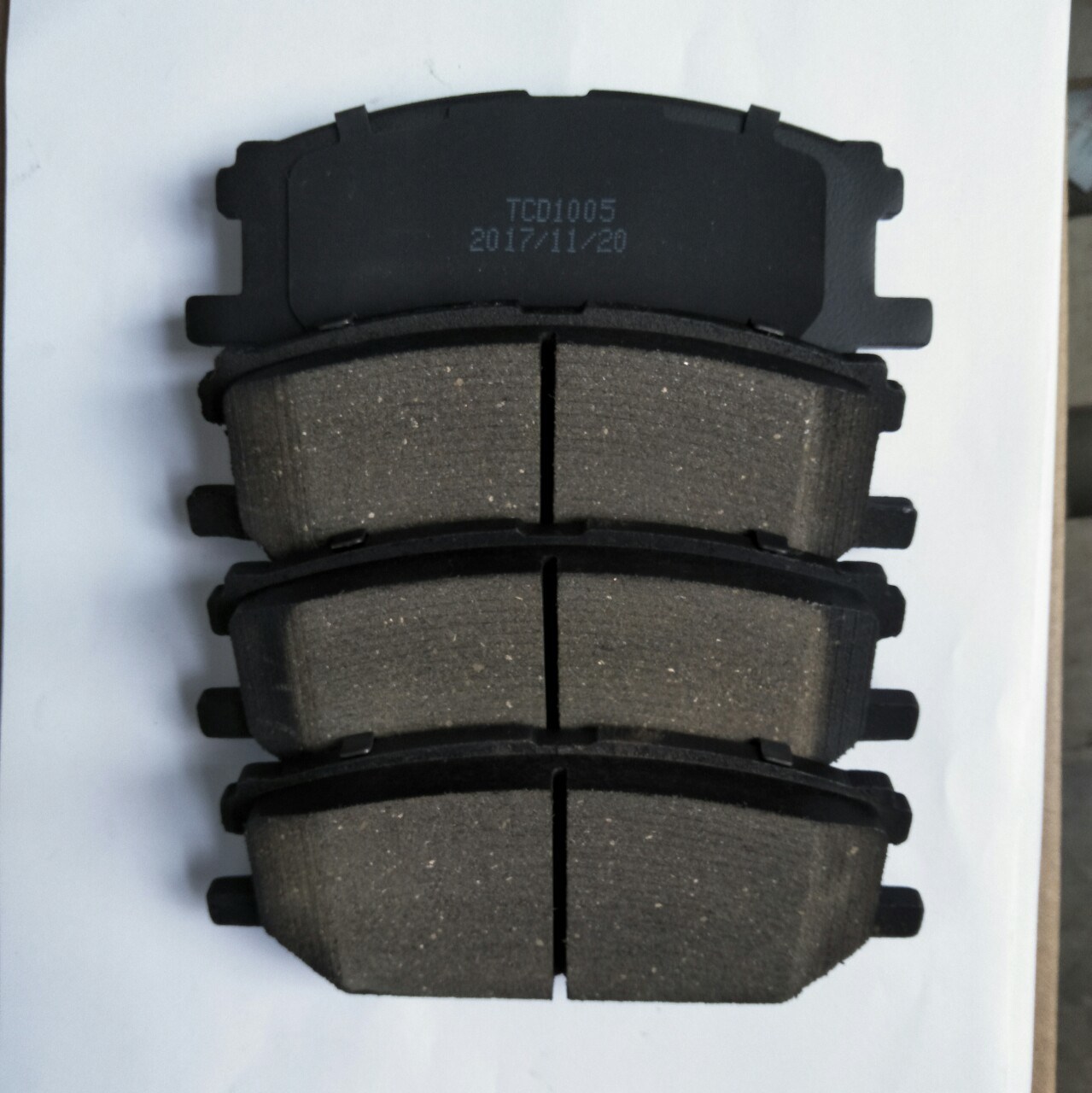 Auto Spare Car Parts Ceramic/Semi-Metal 04465-0W070 Brake Pad