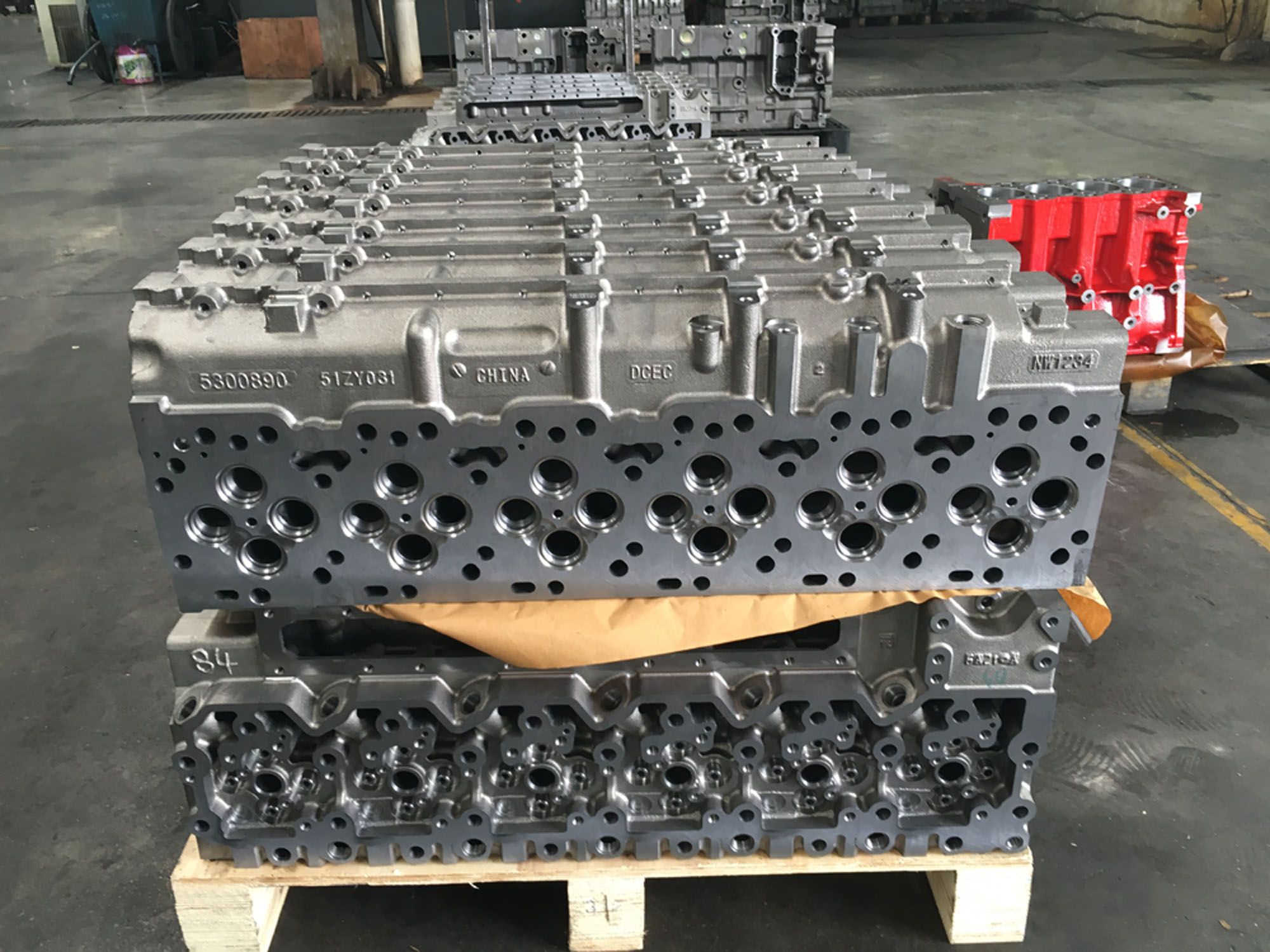 Cummins Isle 8.9L Cylinder Head Generator Engine Spare Parts 5259423 4942138
