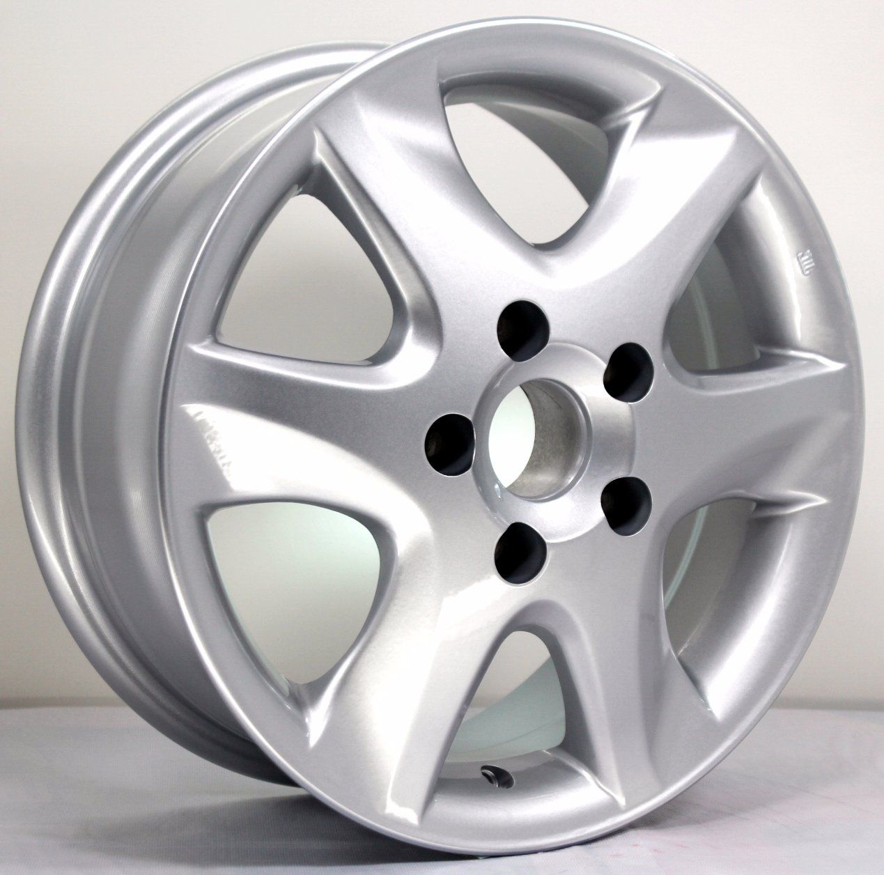 15 Inch 4/5 Hole PCD 114.3 Jwl Via Replica Alloy Wheel