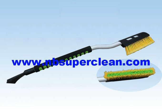 Best Sell Soft Car Snow Brush with Ice Scraper (CN2229)