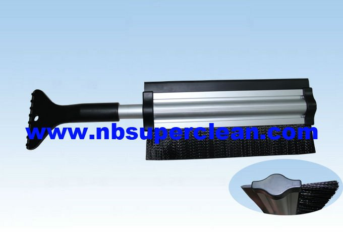 42-62cm Stretch and Shrink Aluminium Snow Cleaning Brush with Ice Scraper (CN2246)