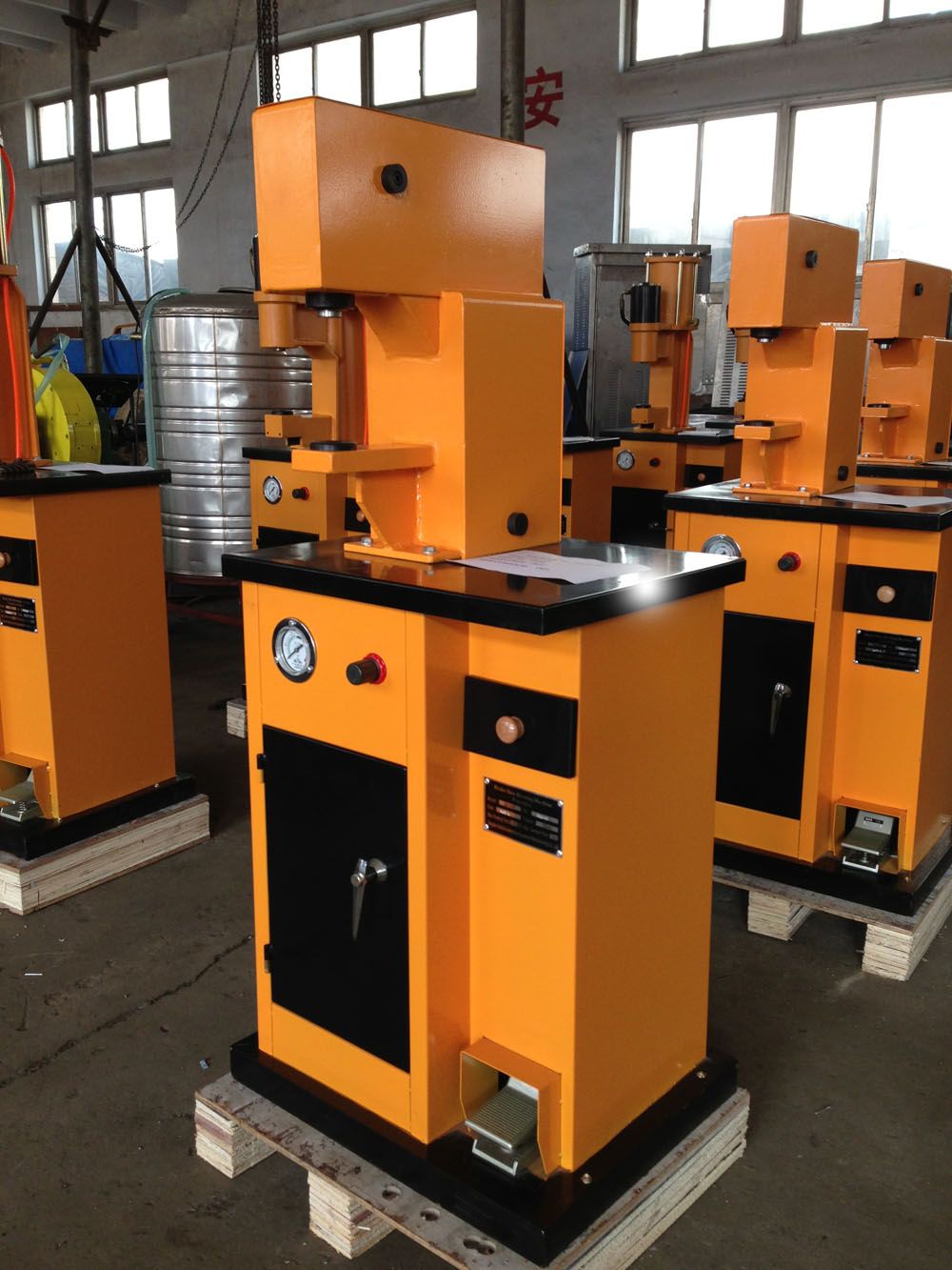 Auto Pnuematic Braking Shoe Plate Riveting Machine