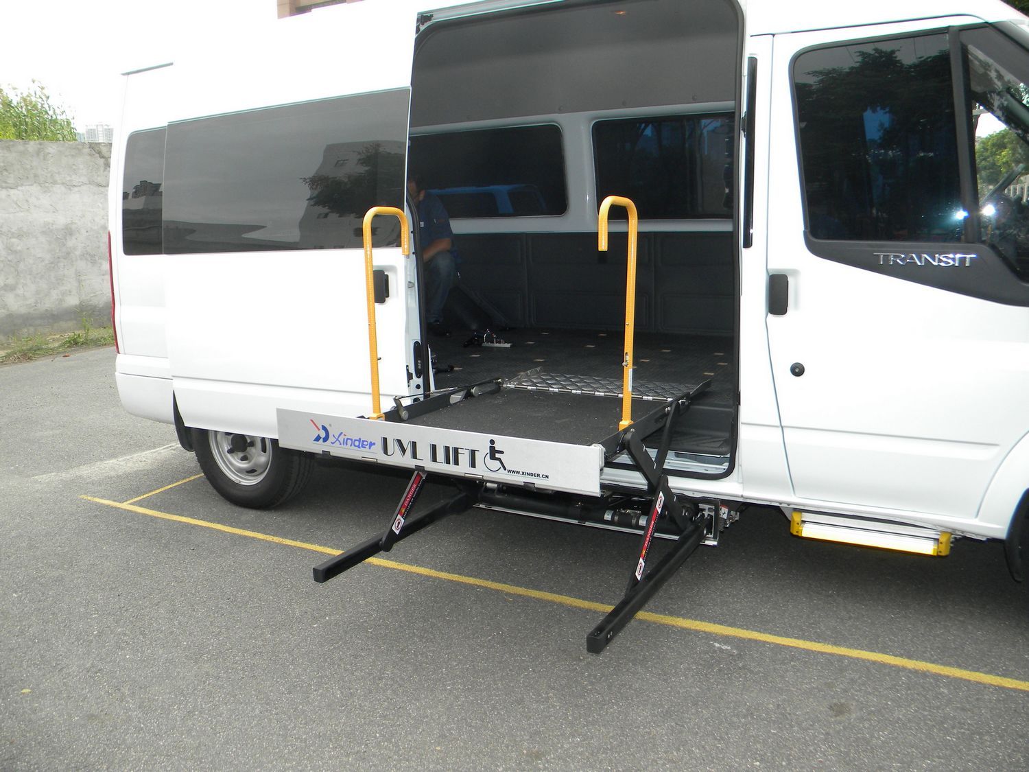 Wheelchair Lift for Van Can Load 300kg Install in Middle Door with CE